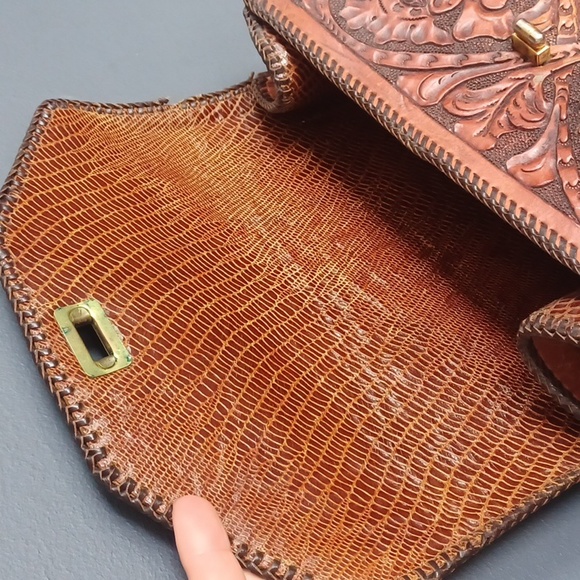Tooled purse - Picture 9 of 16